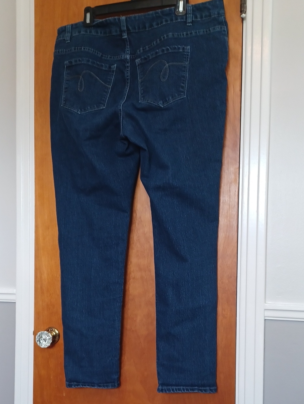 Avenue Denim Skinny Jeans Sz.16A. L.30". R.11.5". W.38".  EUC! - Picture 2 of 7